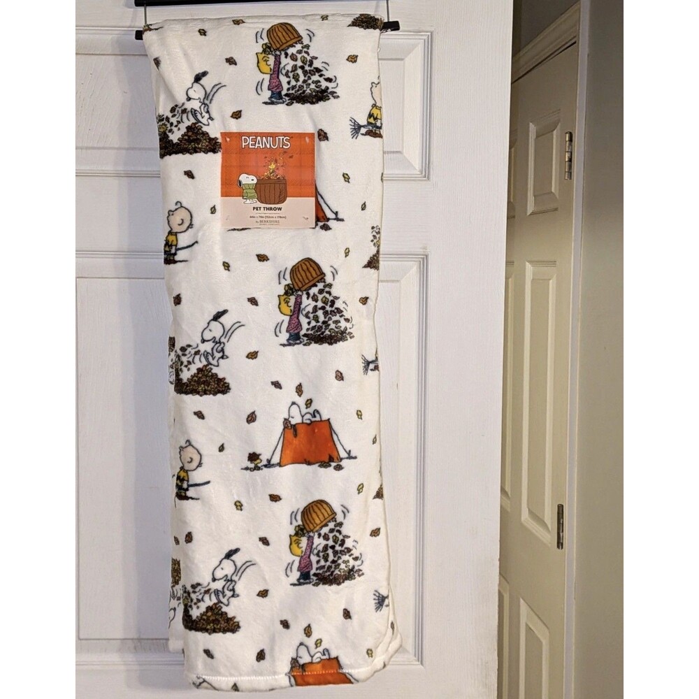 Berkshire Home Co. Peanuts Pet Throw Blanket Snoopy Gang Fall Leaf 60x70 White